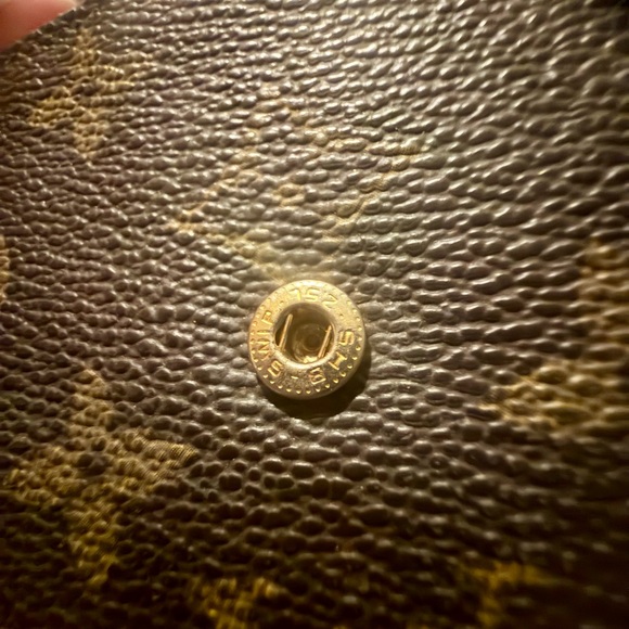 Louis Vuitton Monogram Elise Wallet - Picture 12 of 14